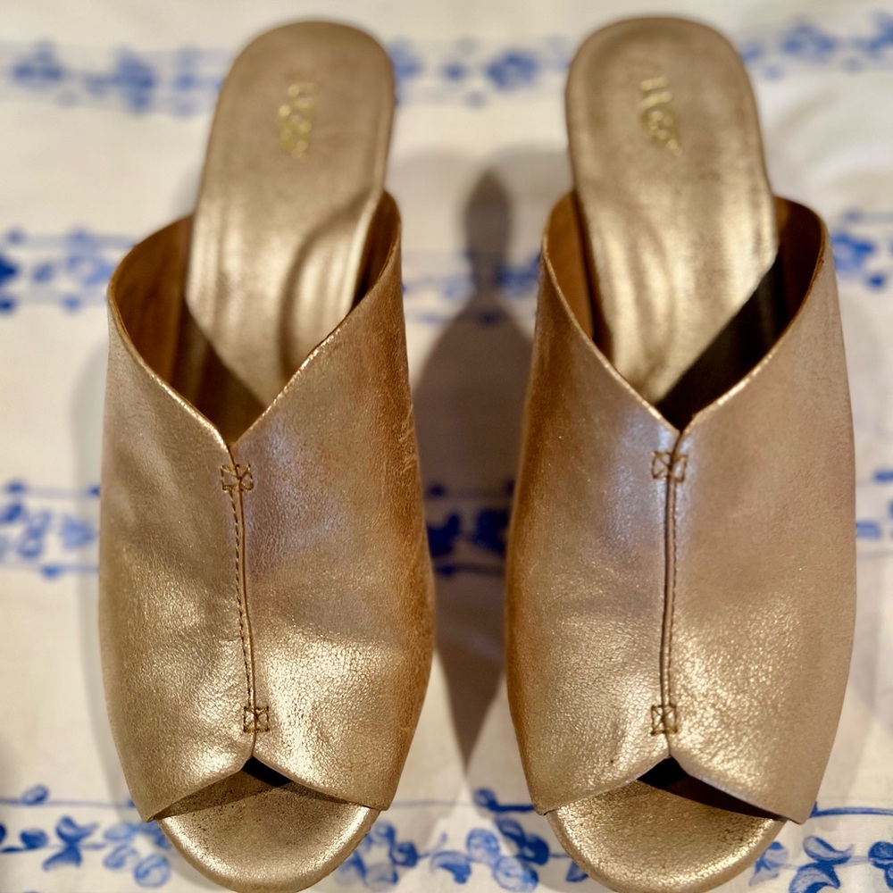 UGG Metallic Gold Wedge Sandals Size 9 - Picture 2 of 7